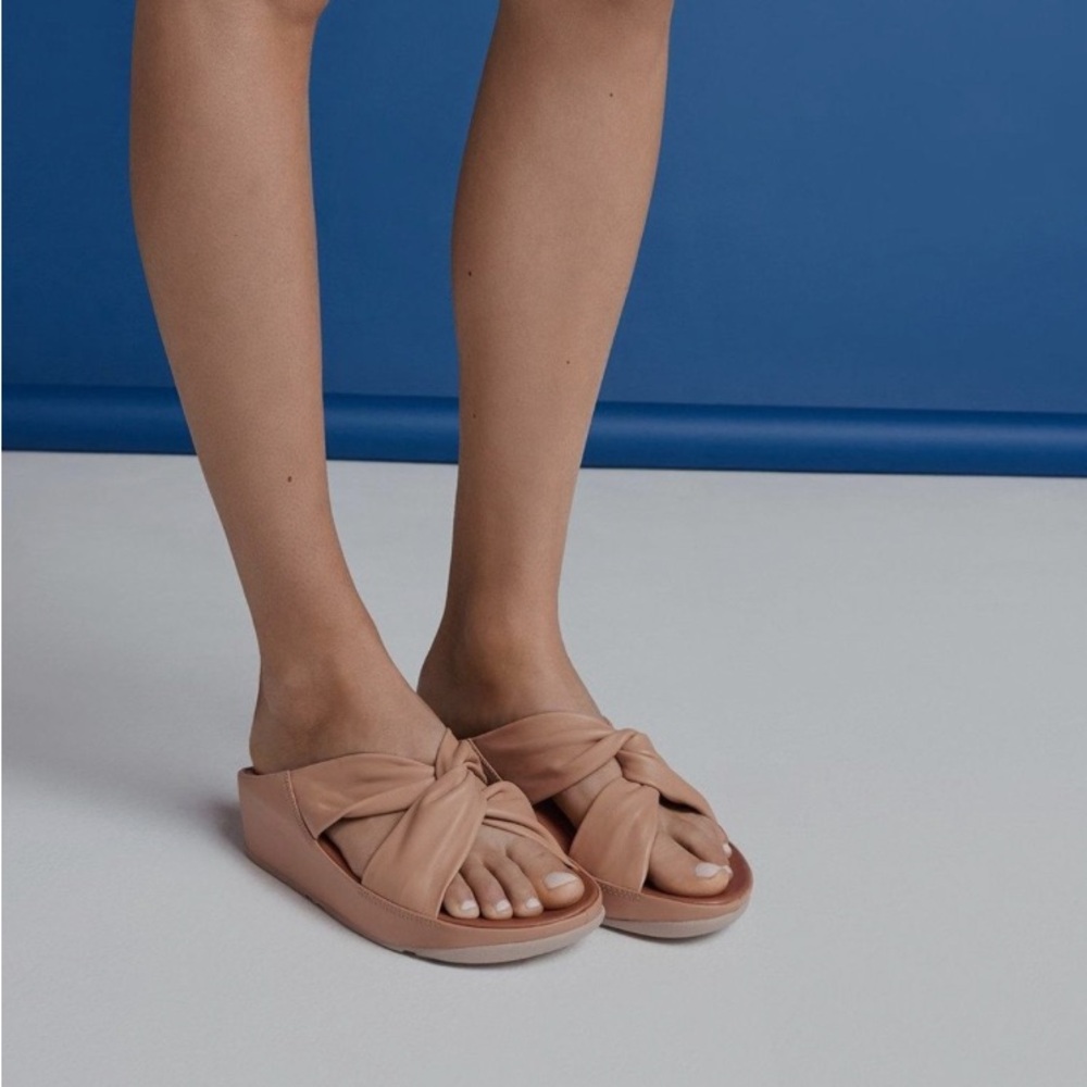 FitFlop Leather Twiss Slides in Light Tan - Size 7